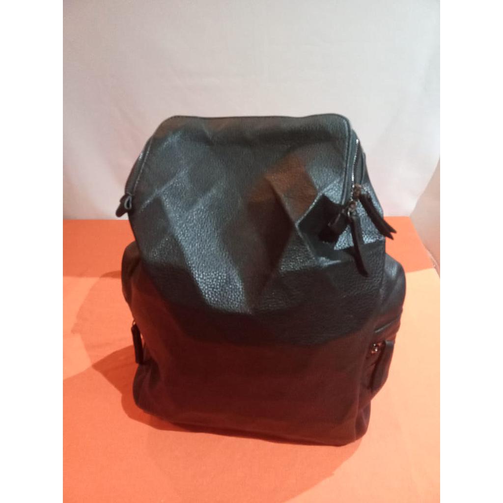 MOCHILA BAO BAO NEGRA DK plata y algo